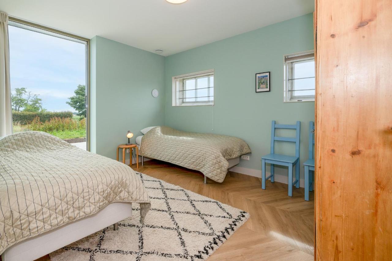 Appartement De Dageraad In Monumentale Boerderij Kimswerd エクステリア 写真